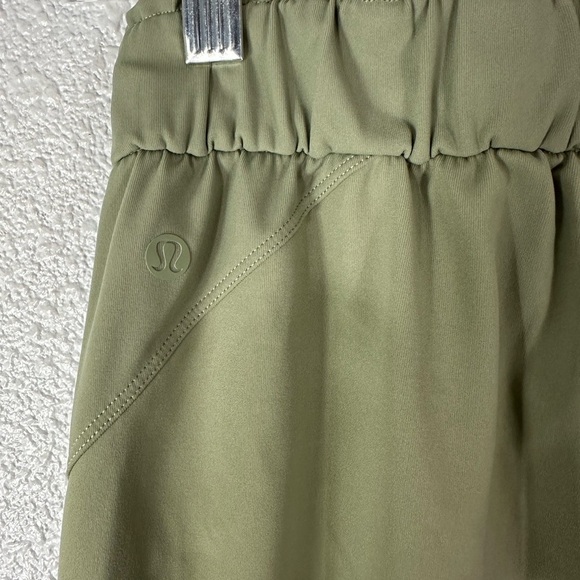 Lululemon Keep Moving Pant 7/8 High-Rise
Rosemary Green SZ 2 - Picture 4 of 6